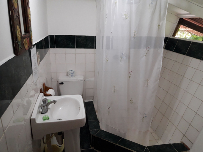 Bathroom 4, Hotel La Colina, Aguirre