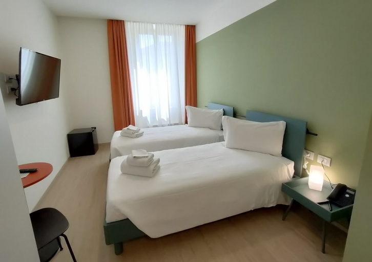Bedroom 4, Camplus Bernini - Casa per Ferie, Torino