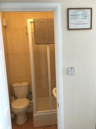 Bathroom 3, Trevellis Guest House, Cornwall
