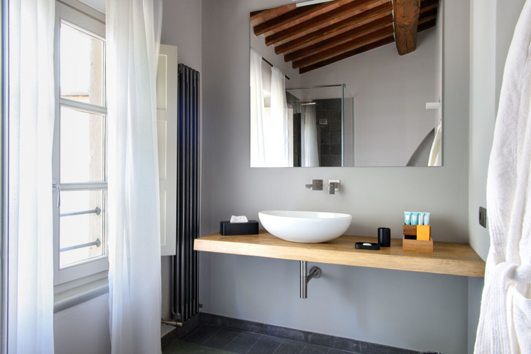 Bathroom 3, Laqua Vineyard, Pisa