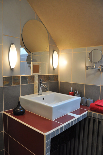 Bathroom 5, Les Jardins de Beauve, Oise