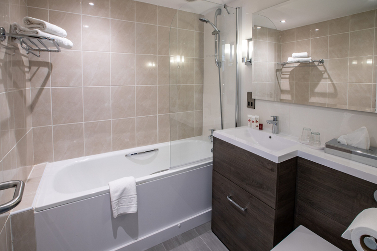 Bathroom 3, Park Hall Hotel and Spa Wolverhampton, Wolverhampton