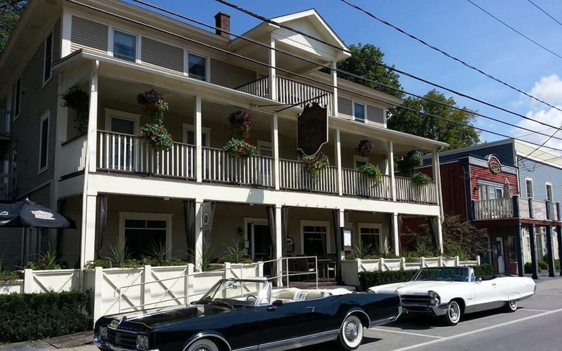 Exterior & Views