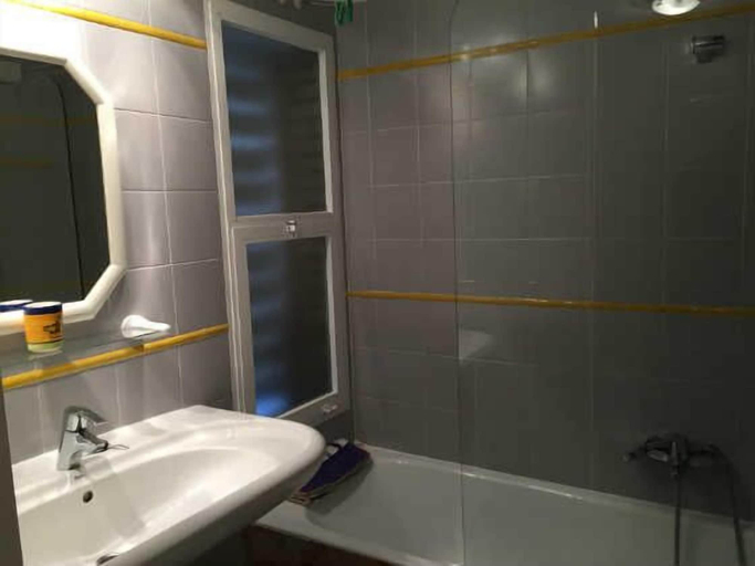 Bathroom, Apartamento Politur M-1, Girona