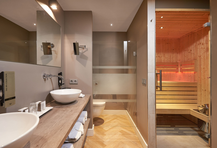 Bathroom 5, Van der Valk Hotel Groningen Westerbroek, Hoogezand-Sappemeer