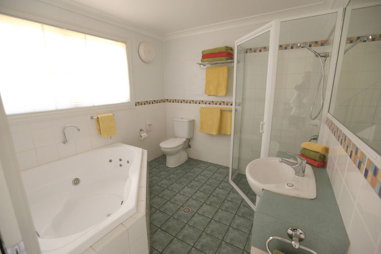 Bathroom 3, Country Apartments, Dubbo - Pt A