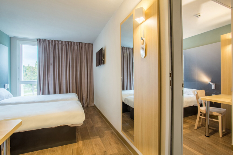 Bedroom 3, B&B HOTEL ANNEMASSE Saint-Cergues, Haute-Savoie