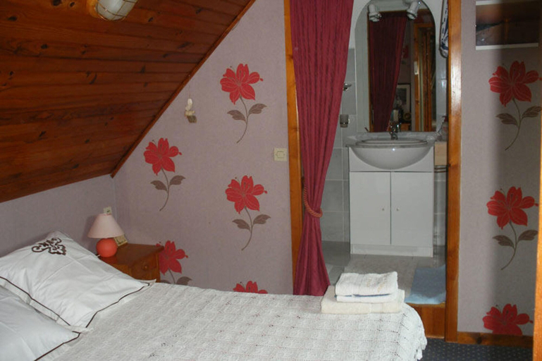 Bedroom 4, Chambres d'hotes A la Ferme Cosquer, Finistère