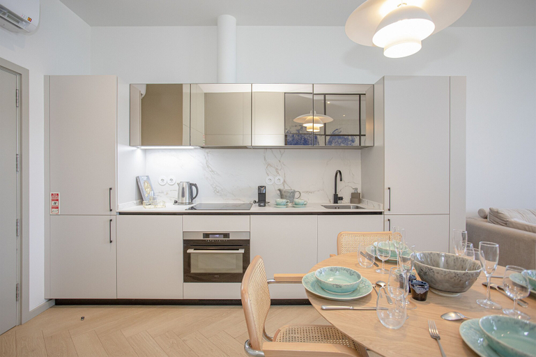 Others 4, Modern Coastline Apartment, Porto