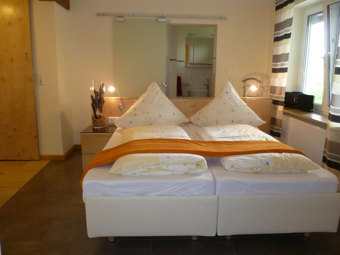 Bedroom 4, Kirschberghof - Adults Only, Würzburg