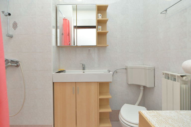 Bathroom 4, Apartment 1485, Novigrad