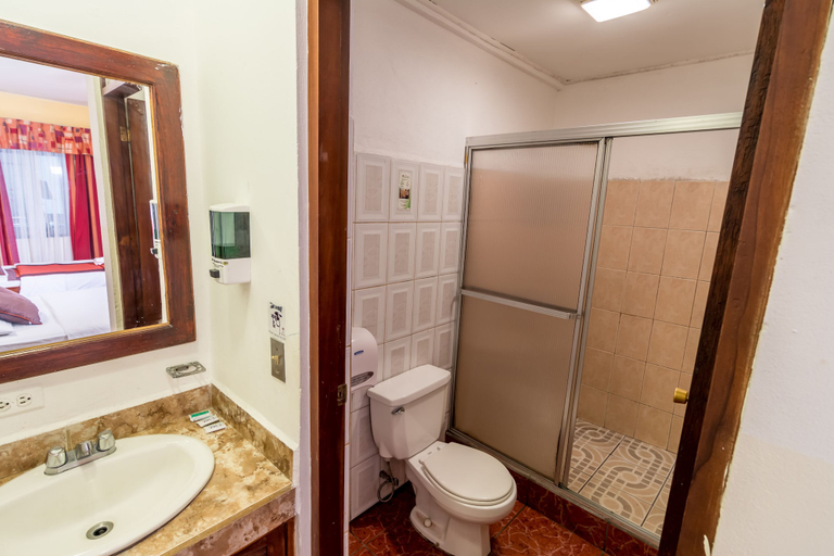Bathroom 5, Hotel Amón Real, San José