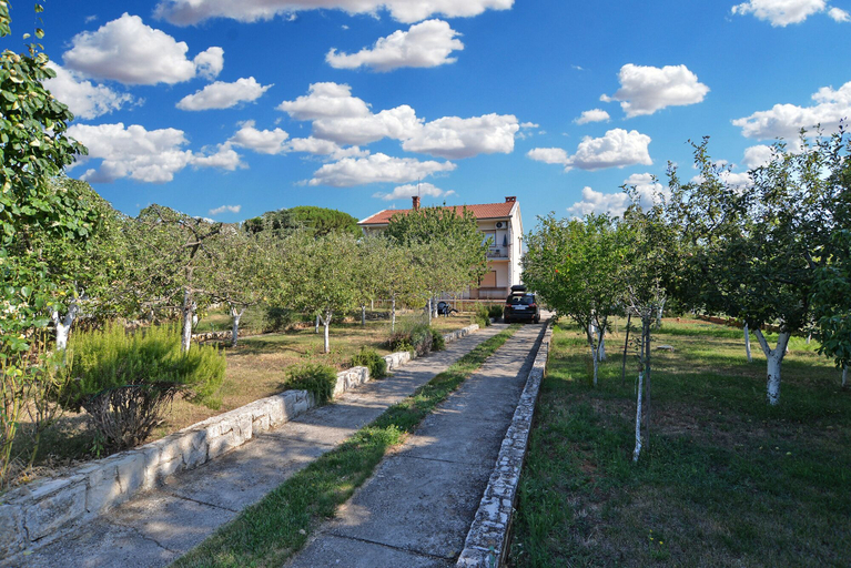 Others 5, Apartment 1947, Fažana