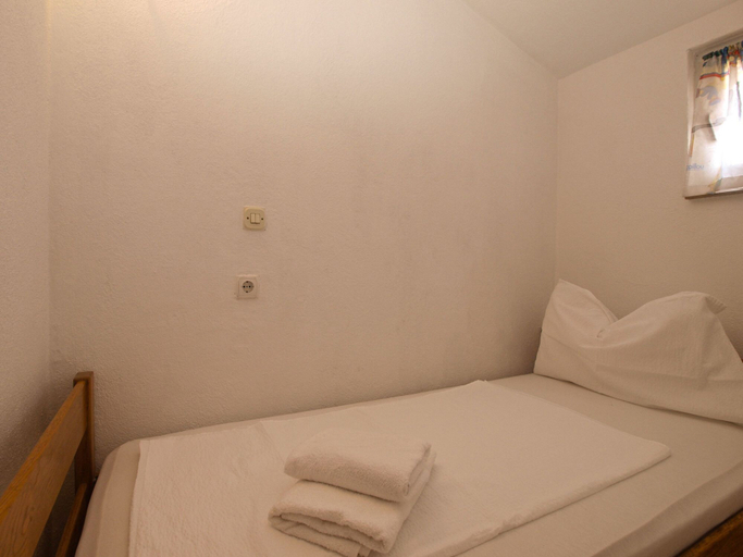 Bedroom 2, Apartment 1680, Pula