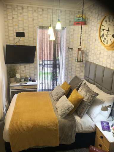 Bedroom 2, Charing Cross Rooms - B&B, London