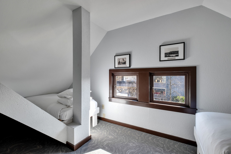 Bedroom 5, College Inn – European Style Hotel, Seattle
