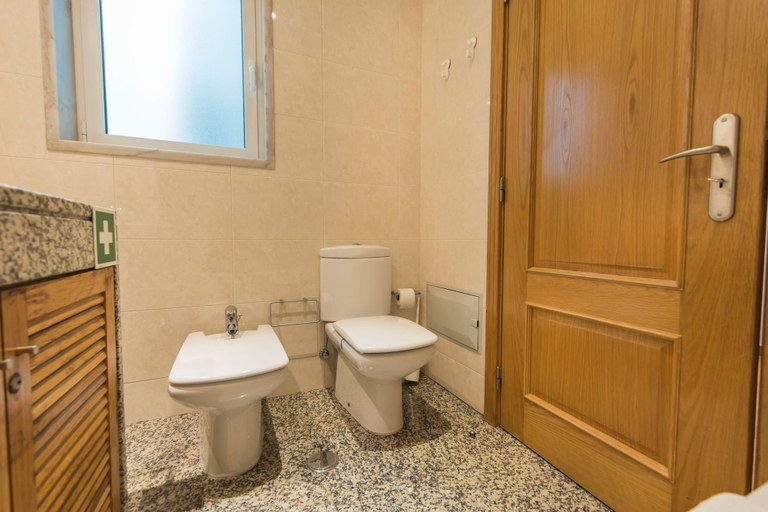 Bathroom 4, Family Wonder Two Bedroom Garage, Lisbon