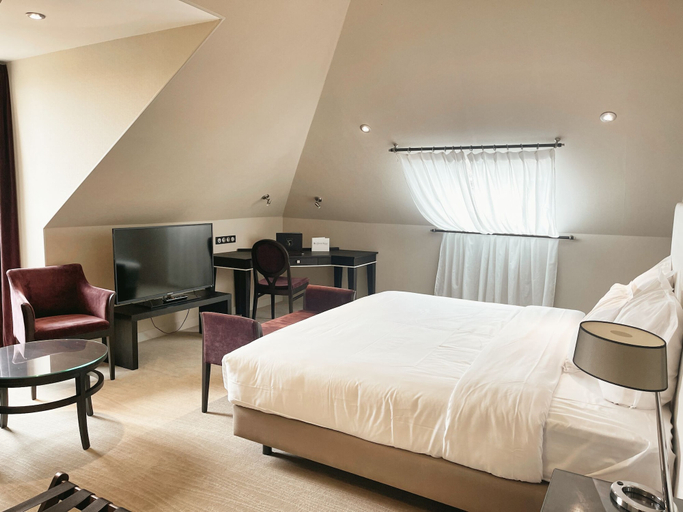 Bedroom 4, Amicitia, Val-d'Oise