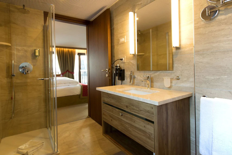 Bathroom 3, Marmore, Aosta