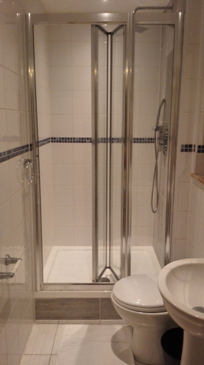 Bathroom 3, LIZZY CONTINENTAL APARTMENTS, London