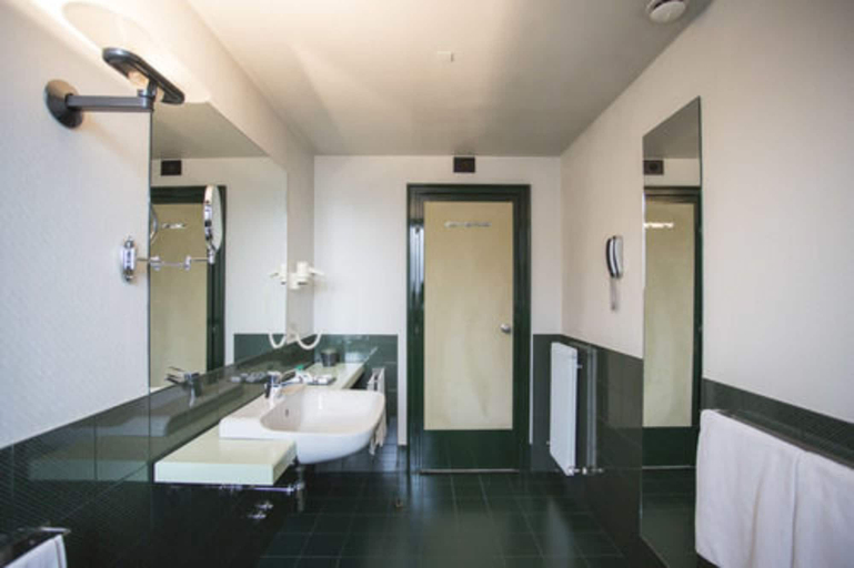 Bathroom 4, Hotel Buonconsiglio, Trento