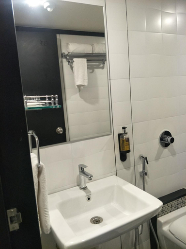Bathroom 4, Kyriad Hotel Solapur, Solapur