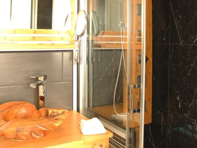 Bathroom 2, Appart Hotel Relax Spa, Pas-de-Calais