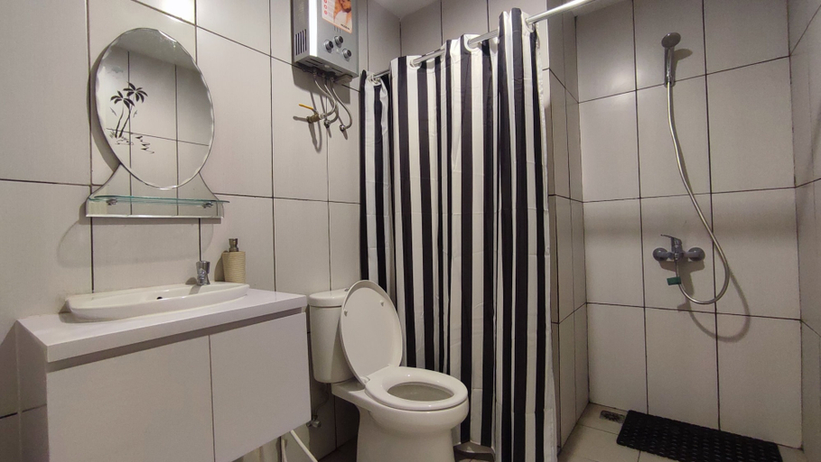 Bathroom 5, Grand Kamala Lagoon By Mitra Propertindo, Bekasi