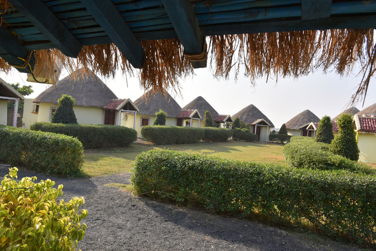 Exterior & Views