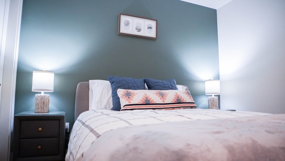 Bedroom 2, The Revy Den by Revelstoke Vacations, Columbia-Shuswap