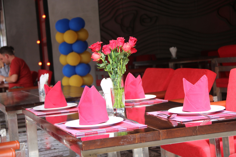 Food & Drinks 5, Ostro Hotel, Phnom Penh