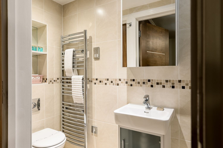 Bathroom, Cockles, Poole