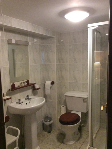 Bathroom 4, The Hunters Moon, Dorset