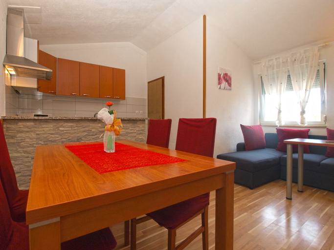 Others 4, Apartment 1680, Pula