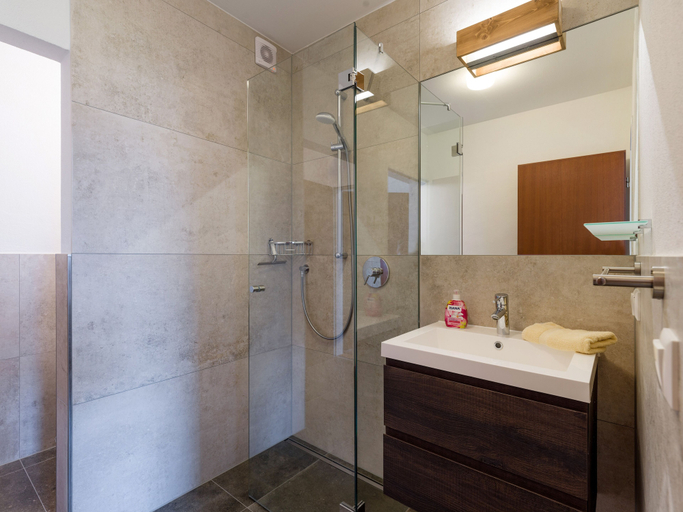 Bathroom 4, Ferienwohnanlage Bergschlössl, Rosenheim