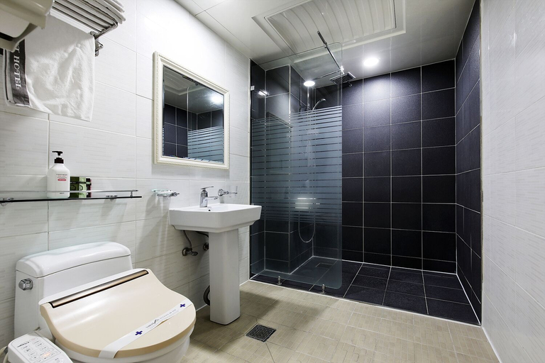 Bathroom 3, White Tourist Hotel, Jeonju