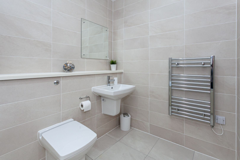 Bathroom 3, Harbour City Apartments, Manchester