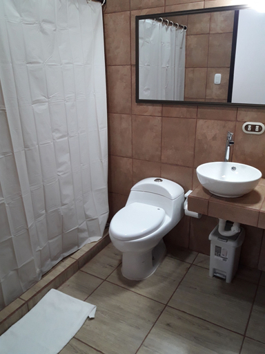Bathroom 4, Vida Aventura Ranch, Bagaces