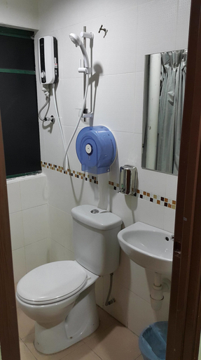 Bathroom 3, First and New Star Hotel, Kuala Lumpur