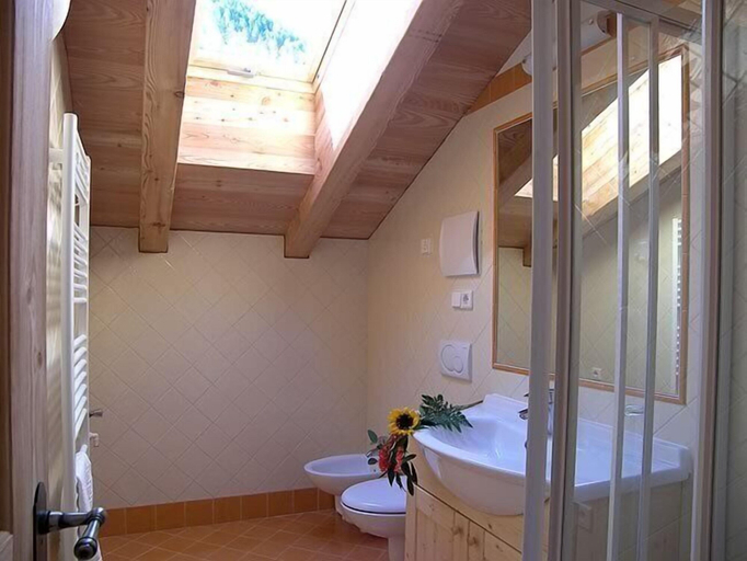 Bathroom 3, Mas de la Bolp, Trento