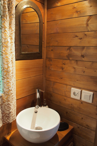 Bathroom 4, La Roulotte de Cabrières, Aveyron