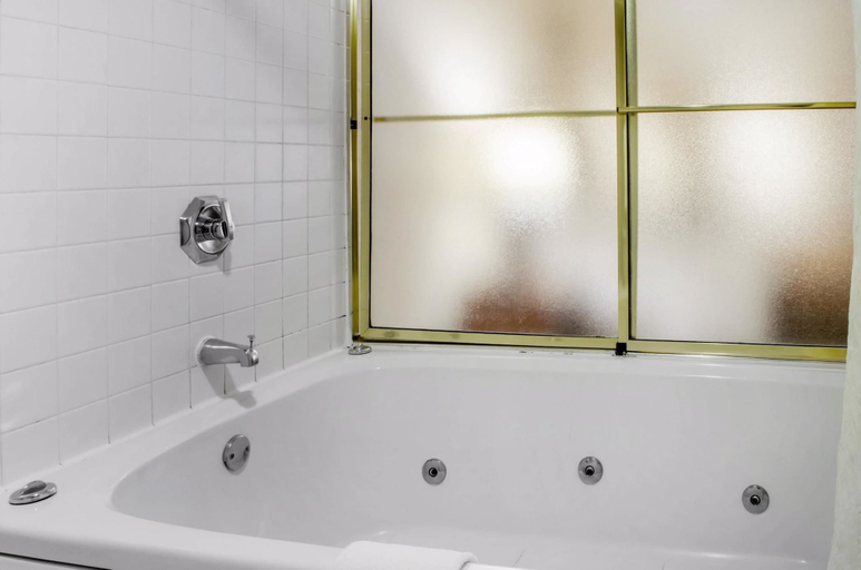 Bathroom 4, Comfort Inn West Hazleton, Luzerne