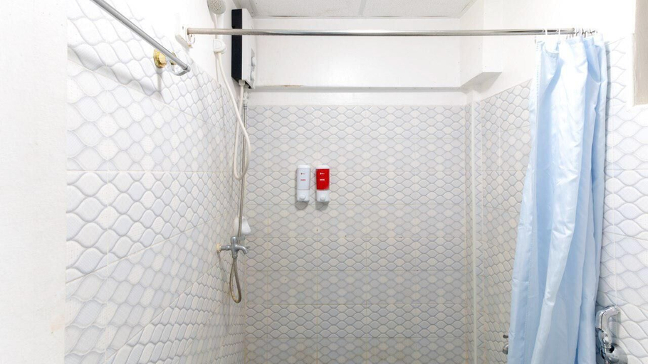 Bathroom 5, RedDoorz @ Picas Sagkahan Tacloban, Tacloban City