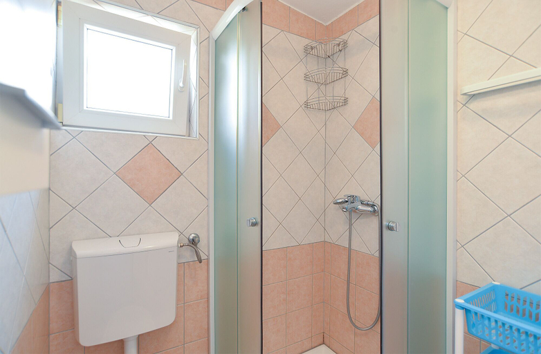 Bathroom 3, Apartment 1203, Pula