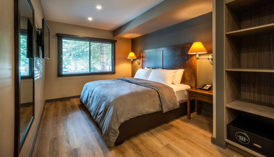 Bedroom 3, Buffalo Mountain Lodge, Division No. 15