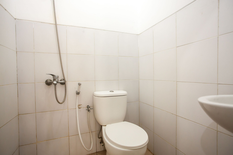 Bedroom 3, RedDoorz Plus near Galaxy Mall, Surabaya