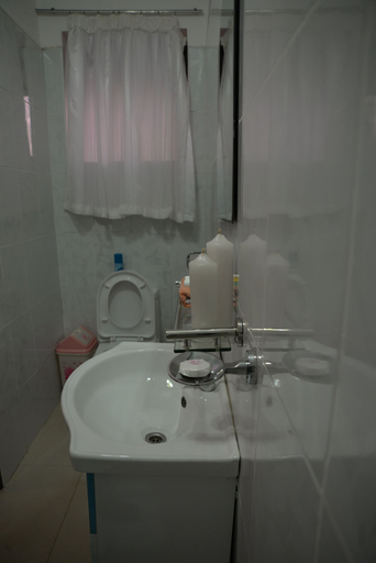 Bathroom 3, Royal Victoria House, Jinja