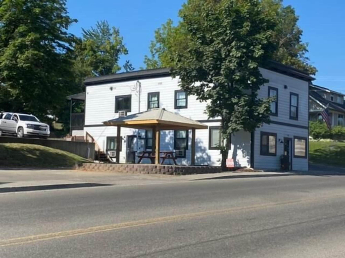 Exterior & Views 2, St. Maries Inn, Benewah