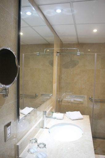 Bathroom 5, Sol de Oro Hotel & Suites, Lima