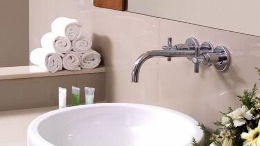 Bathroom 4, The Avenue Regent, Ernakulam